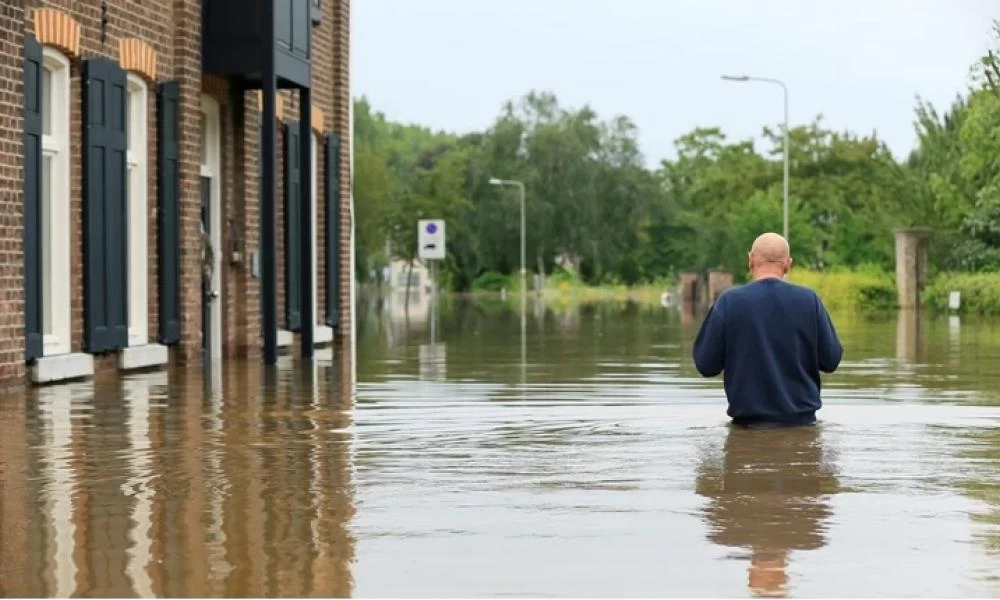Ολλανδία: Ξεχειλισμένα ποτάμια απειλούν κατοικημένες περιοχές